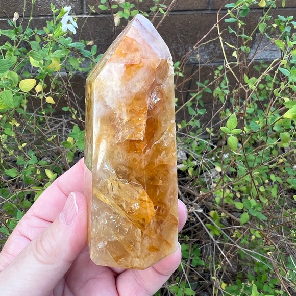 Golden Healer Crystal Tower - Picture 4 of 9